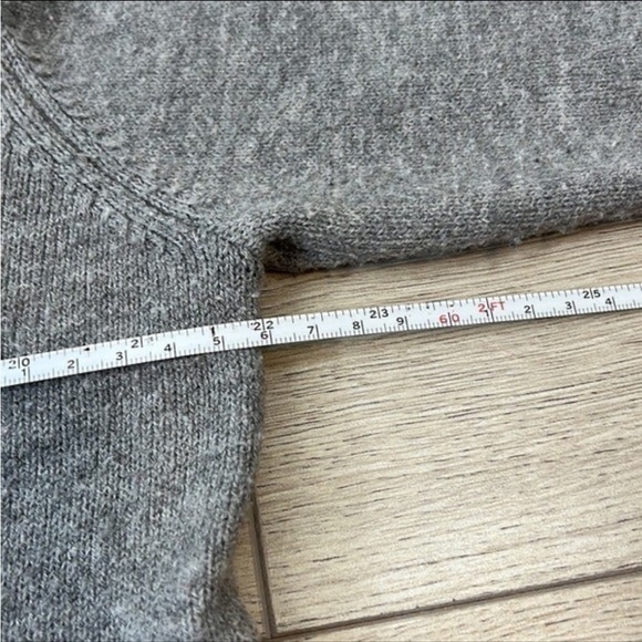 Vici Grey Turtleneck Sweater Size Extra Small - Picture 7 of 8